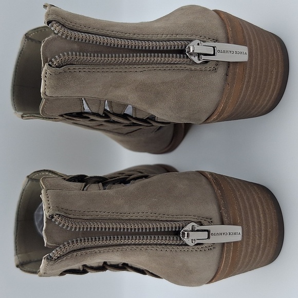 NIB VINCE CAMUTO Prestetta Bootie - Foxy True Suede, Taupe - Picture 8 of 16